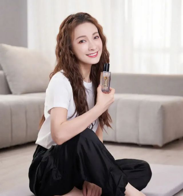 谢娜发新歌,“快乐家族”无一人回应,他们为啥快乐不起来了呢休闲区蓝鸢梦想 - Www.slyday.coM 谢娜发新歌,“快乐家族”无一人回应,他们为啥快乐不起来了呢休闲区蓝鸢梦想 - Www.slyday.coM