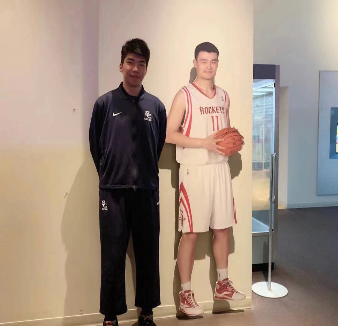 2米21获赞下一个姚明余嘉豪19岁生日菜鸟赛季表现如何