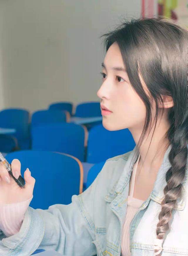河南一美女校花火了清纯可爱美丽动人网友是初恋的感觉