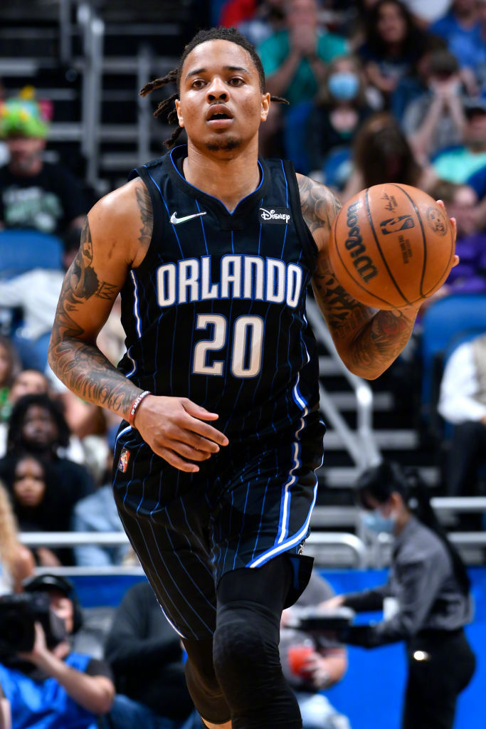 富尔茨全场得到11分5篮板5助攻出现6次失误