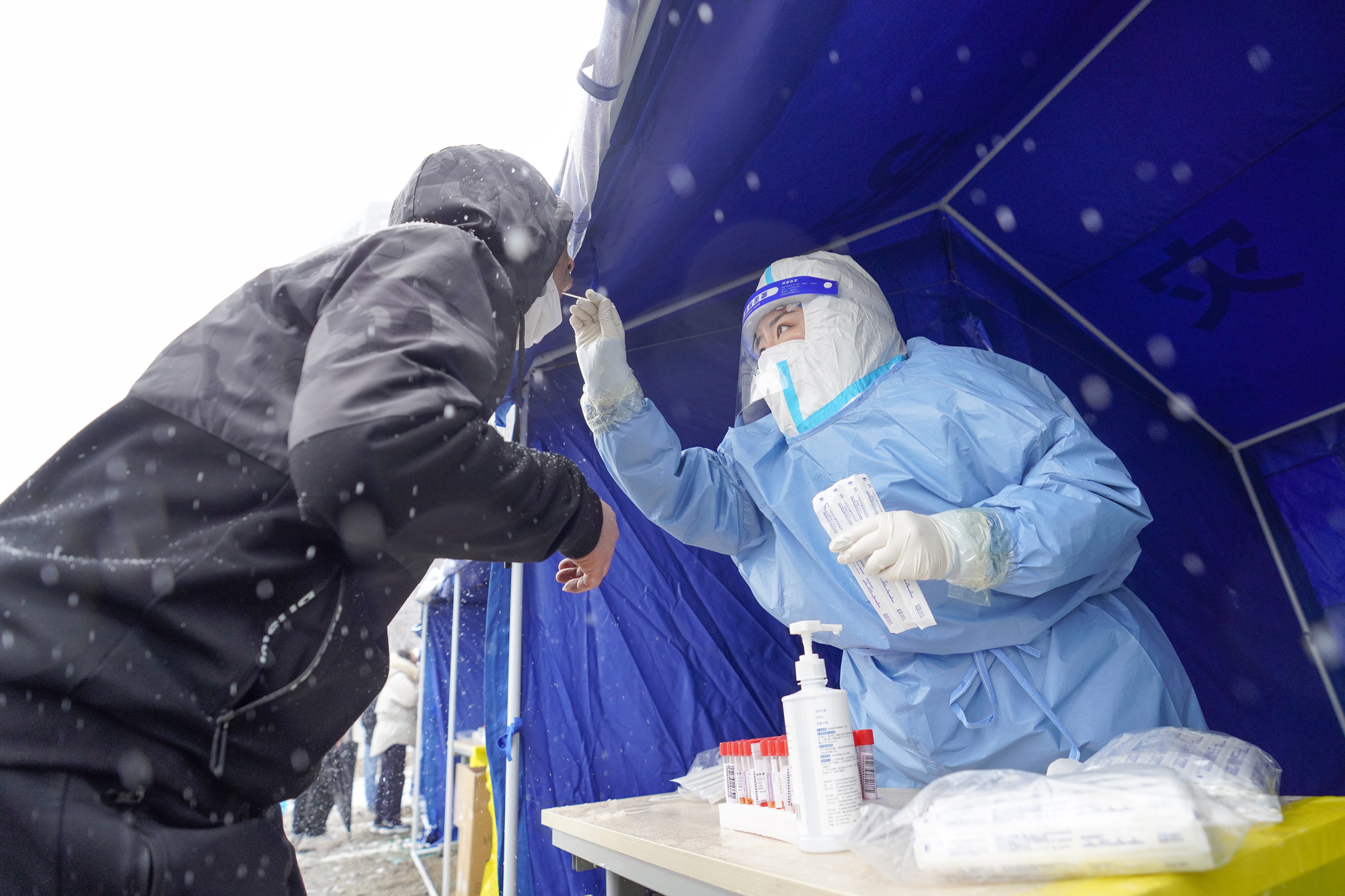 雪中核酸检测辛苦了大白