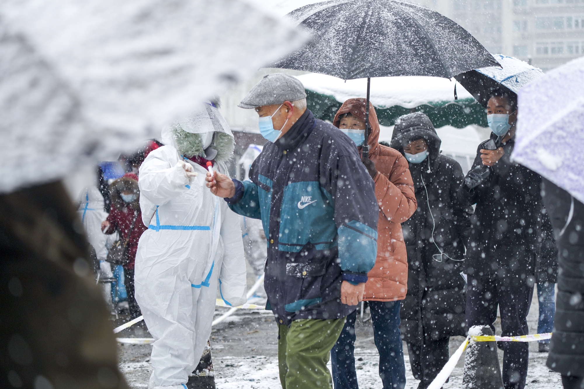 雪中核酸检测,辛苦了"大白"!