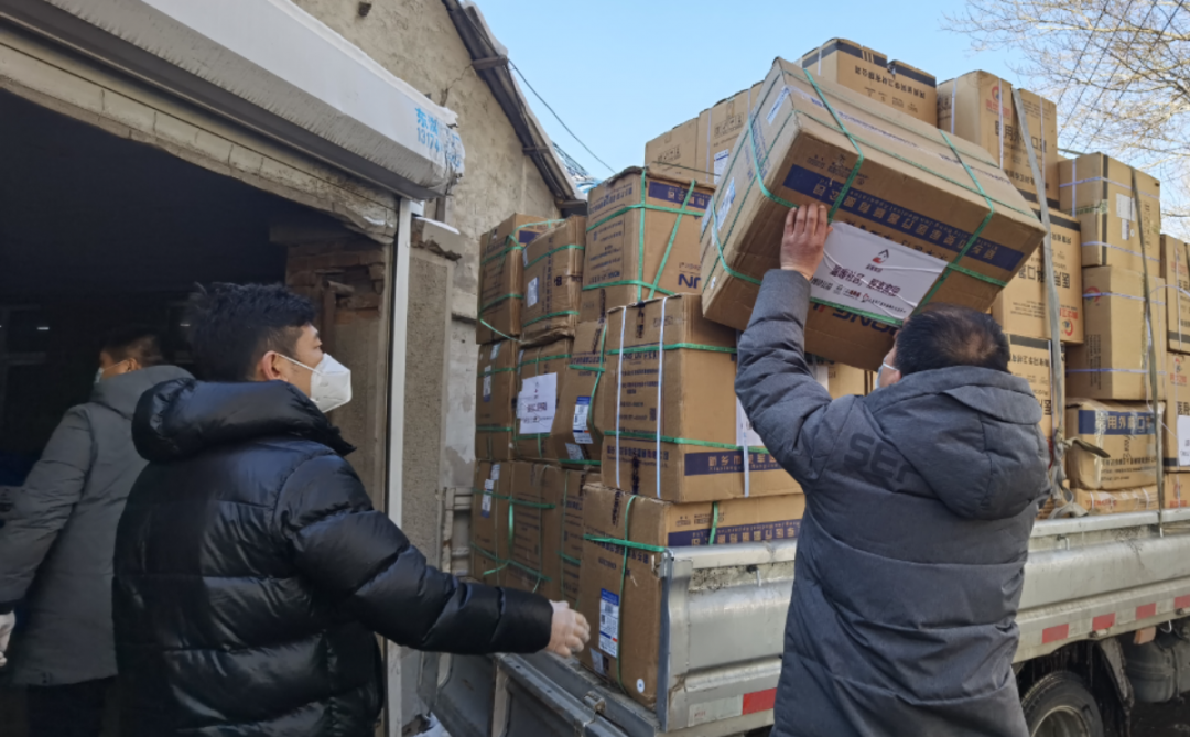 同时还有n95口罩7400只,一次性医用外科口罩334000只,防护服39675套