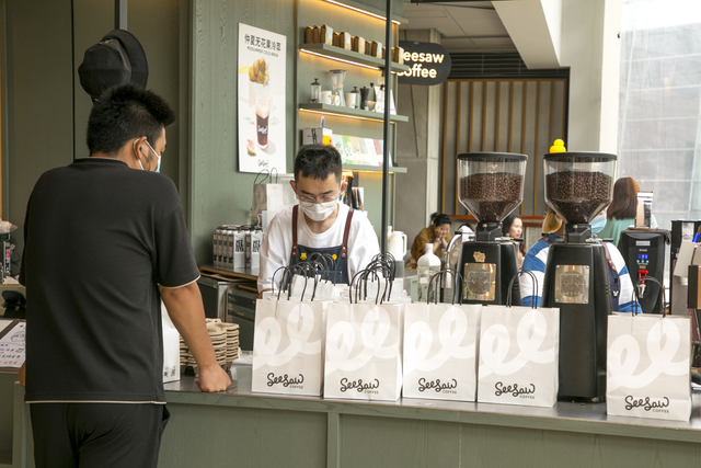 8000家咖啡馆混战上海滩：一边烧钱扩张，一边亏损倒闭休闲区蓝鸢梦想 - Www.slyday.coM