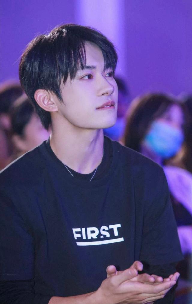 吉林疫情下的明星：张凯丽李玉刚捐款，韩红基金会携众星捐赠物资休闲区蓝鸢梦想 - Www.slyday.coM