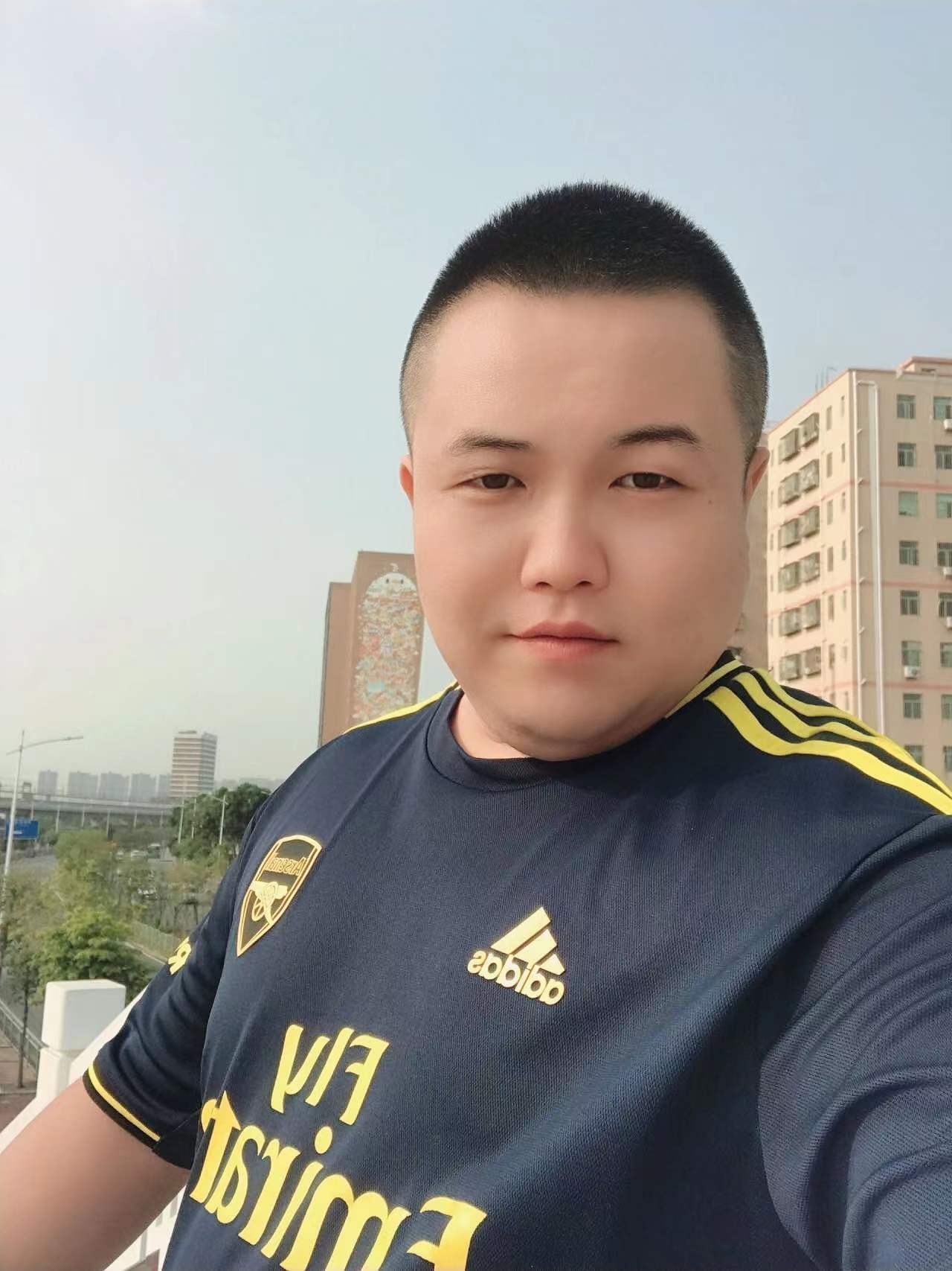 令网友破防的深圳外卖员普通人就做点普通人该做的事