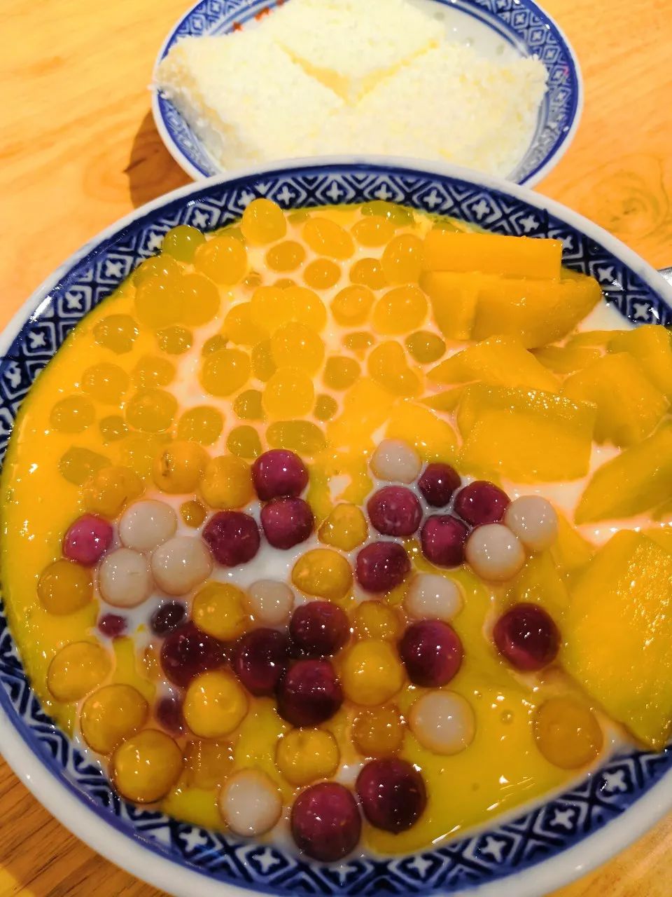 3月的广州,落叶的离去,紧接着新春的生机。