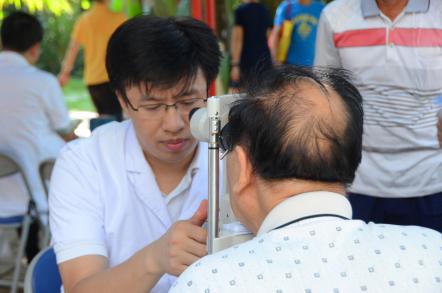 用"魔法"点亮患者人生,以全视觉唤回明亮世界|海南|眼科|患者_新浪