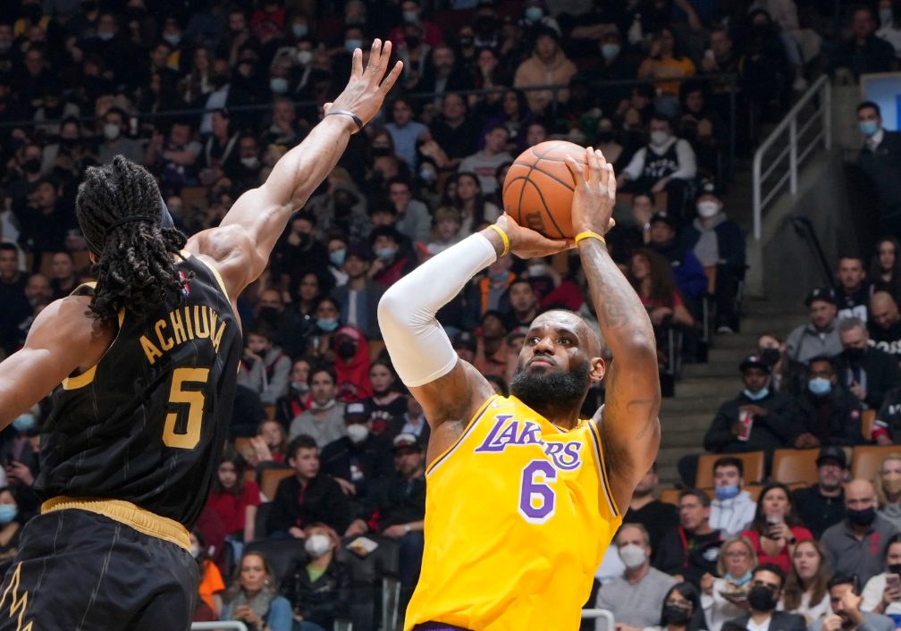 威少砍下三双 关键抢断 绝平三分，湖人加时爆冷击败五连胜猛龙休闲区蓝鸢梦想 - Www.slyday.coM