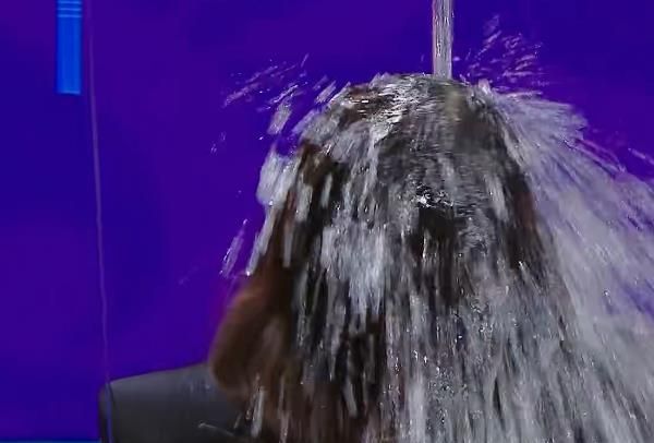 baby生理期被冷水浇头下台后谁注意贾玲递上的东西女生都懂