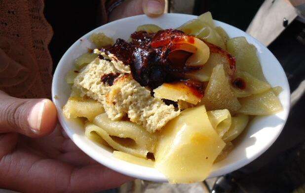 甘肃礼县小吃热面皮你吃过吗