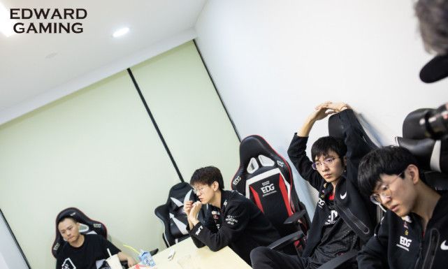仁川3C包揽前三！WBG最后一场面对JDG，EDG掉到第7休闲区蓝鸢梦想 - Www.slyday.coM
