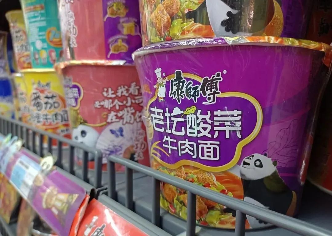 多次代言暴雷的汪涵在老坛酸菜上折戟还记得一边吃一边吐吗