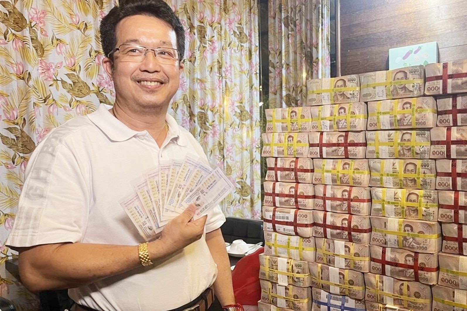 男子买8张彩票"全中头奖",他开心晒4800万奖金