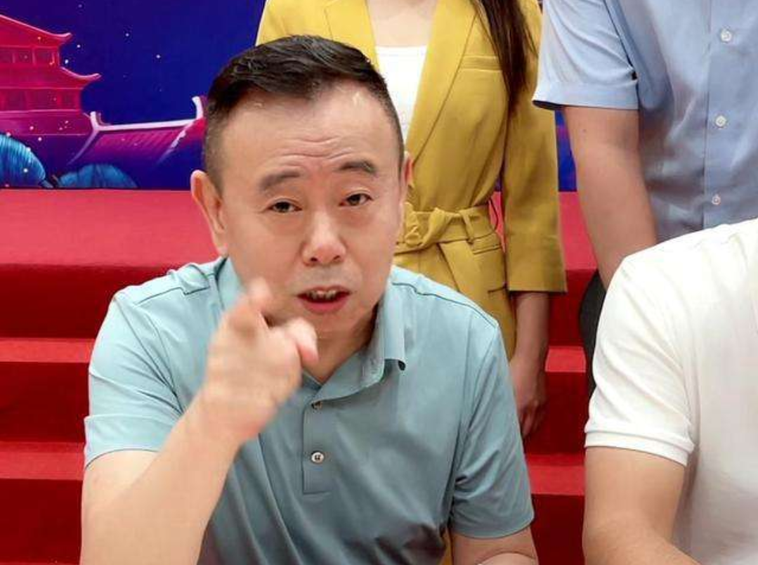 潘长江受卖酒事件影响大最新动态尽显忧郁评论区讽刺满满