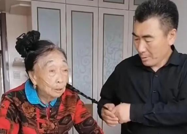 84岁马玉琴和52岁李玉成，老妻少夫26年，如今疑似感情出现危机