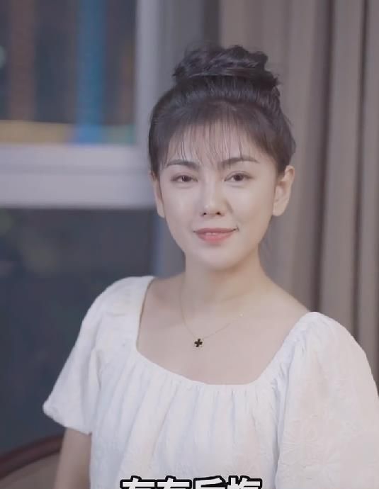 因《爱情公寓》的秦羽墨成名,曾被指撞脸张雨绮,出国留学被淡忘