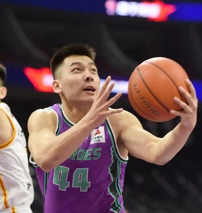 季后赛资格关键战小鲨鱼陶汉林火线复出