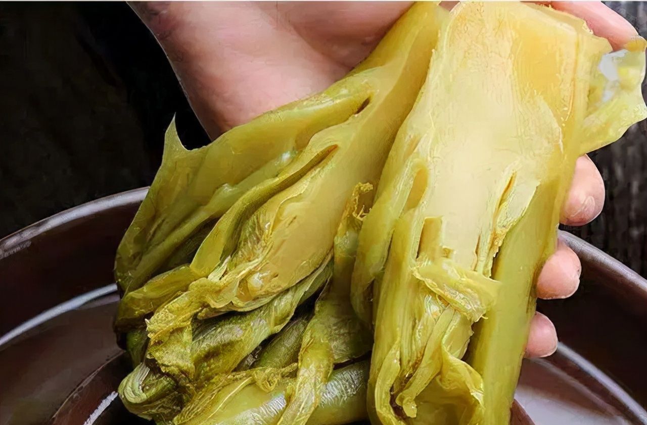土坑的酸菜不要吃了教你50年腌酸菜秘制配方不放盐1晚就变酸