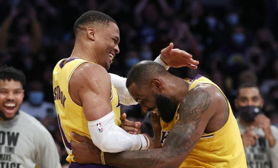 威少砍下三双 关键抢断 绝平三分，湖人加时爆冷击败五连胜猛龙休闲区蓝鸢梦想 - Www.slyday.coM