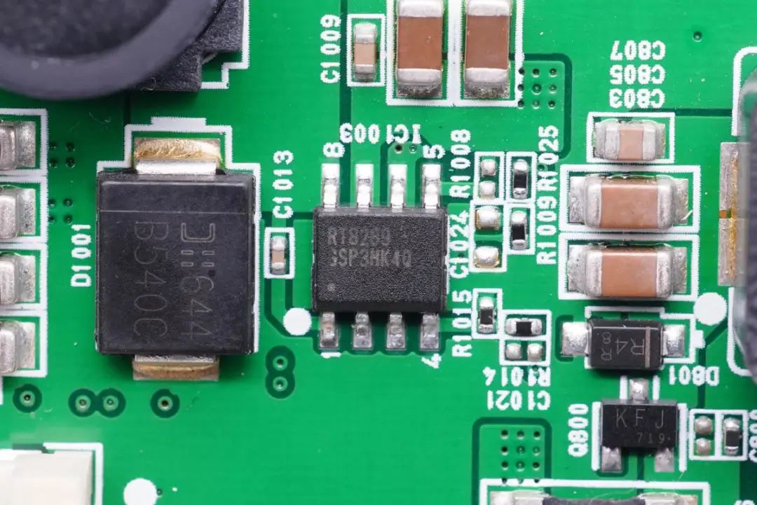 拆解报告：LG UltraFine 27 5K显示器驱动板拆解|USB-C|LG_新浪新闻