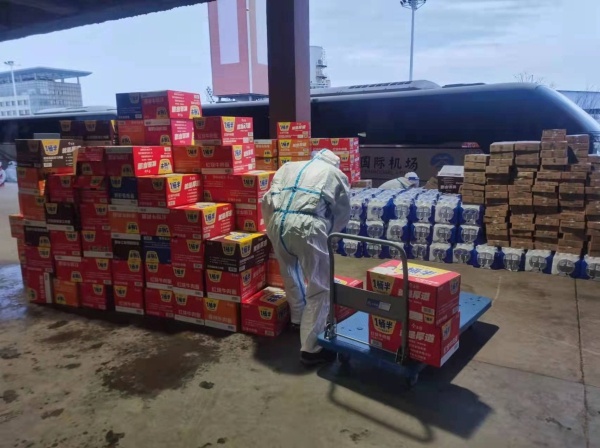 众志成城抗疫情 爱心捐赠暖人心——社会各界爱心企业、人士向长春机场捐赠防疫物资休闲区蓝鸢梦想 - Www.slyday.coM