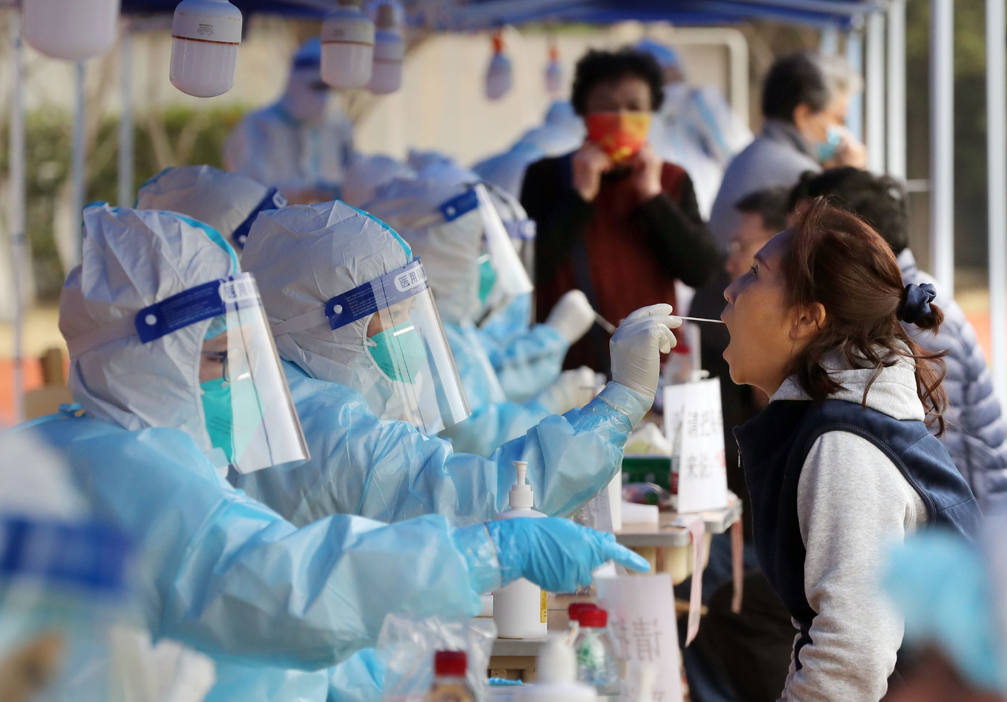 上海最大小区开展核酸检测