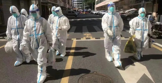 宝安一企业为社区捐赠防疫物资 员工变身“红马甲”助力抗疫一线休闲区蓝鸢梦想 - Www.slyday.coM