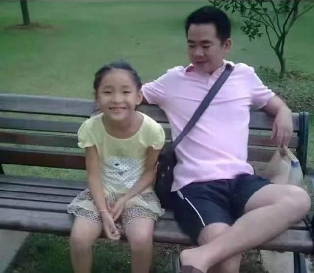 网红谭媛因救人落水离世，父亲露面发声求助，称现场第三人已失联休闲区蓝鸢梦想 - Www.slyday.coM