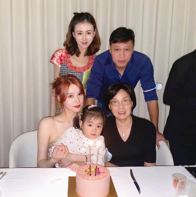 在范志毅发飙之际,好脾气的马明宇一直在劝范志毅,并说到"老范还是这