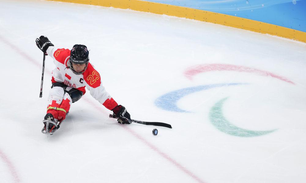 我在现场北京冬残奥会丨冰橇上的力量与激情冬残奥冰球摄影手记