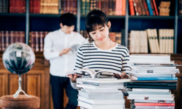 “工作”和“读研”哪个好？临近毕业的学生左右为难，不知怎么选休闲区蓝鸢梦想 - Www.slyday.coM