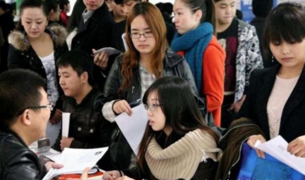 “工作”和“读研”哪个好？临近毕业的学生左右为难，不知怎么选休闲区蓝鸢梦想 - Www.slyday.coM