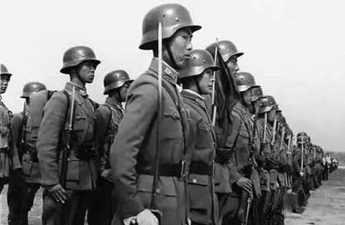 张灵甫阵亡后，整编74师俘虏拒绝思想改造，最后被司务长收服休闲区蓝鸢梦想 - Www.slyday.coM