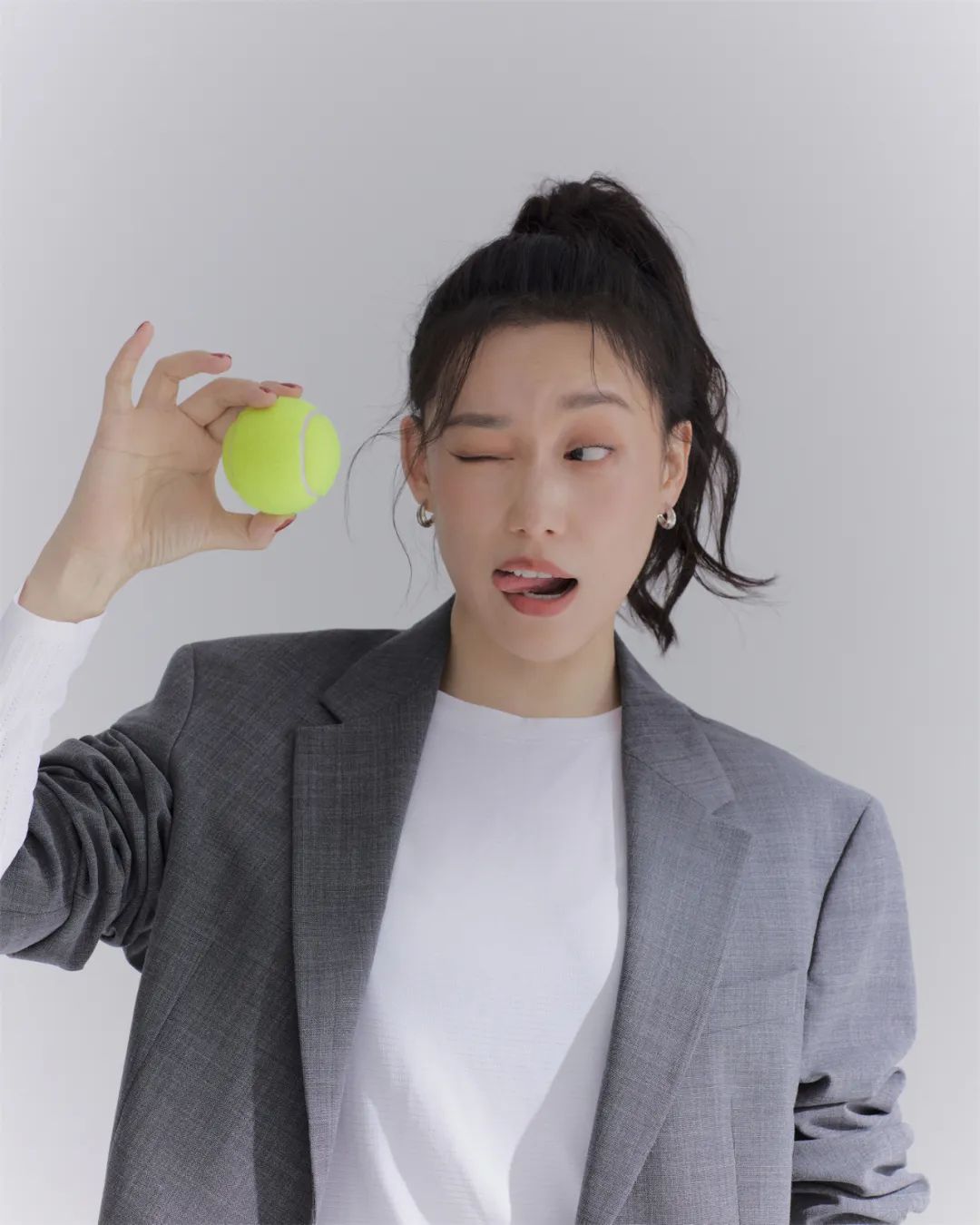 2022年一开年,对于在影视歌三栖均衡发展的高晶来说