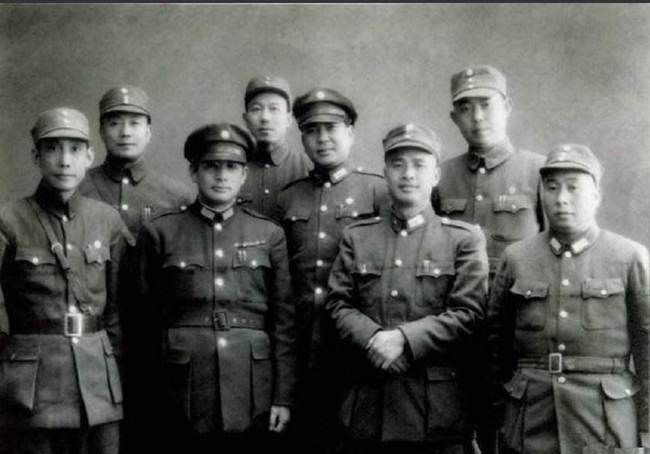 张灵甫阵亡后，整编74师俘虏拒绝思想改造，最后被司务长收服休闲区蓝鸢梦想 - Www.slyday.coM