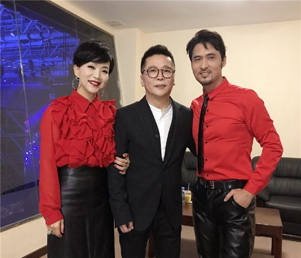 同框,杨钰莹输给了陈明,他47岁依旧帅|陈明|高林生|李春波_新浪新闻