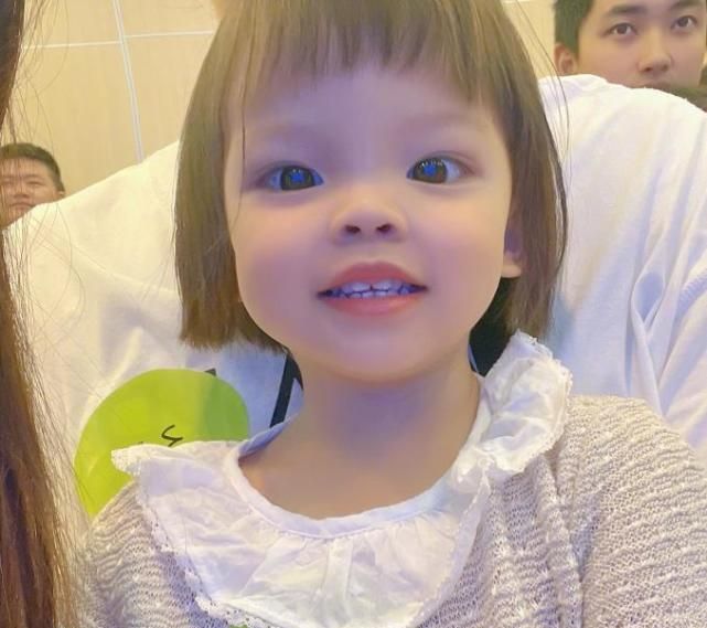 韩安冉女儿被颜值吐槽为保护小猪妹删除动态不敢秀孩子照片