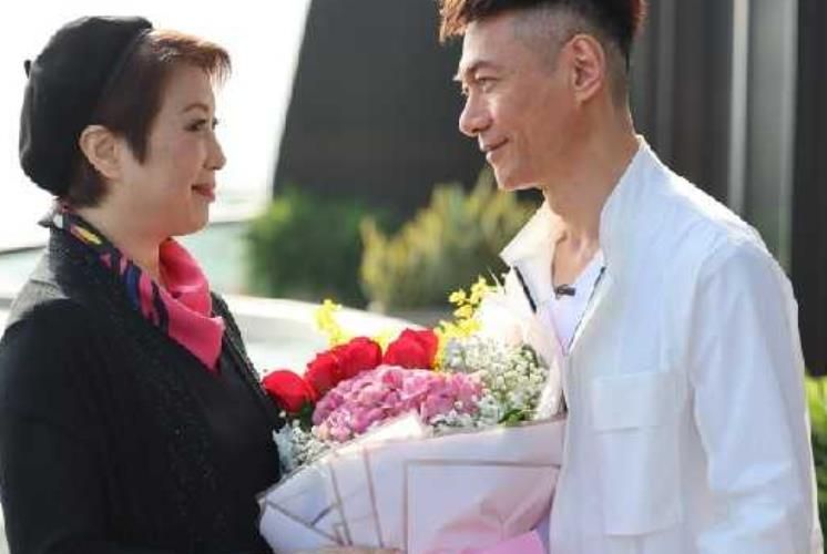 江华唱《我和春天有个约会》,称往事随风!网友留言全是邓萃雯休闲区蓝鸢梦想 - Www.slyday.coM 江华唱《我和春天有个约会》,称往事随风!网友留言全是邓萃雯休闲区蓝鸢梦想 - Www.slyday.coM