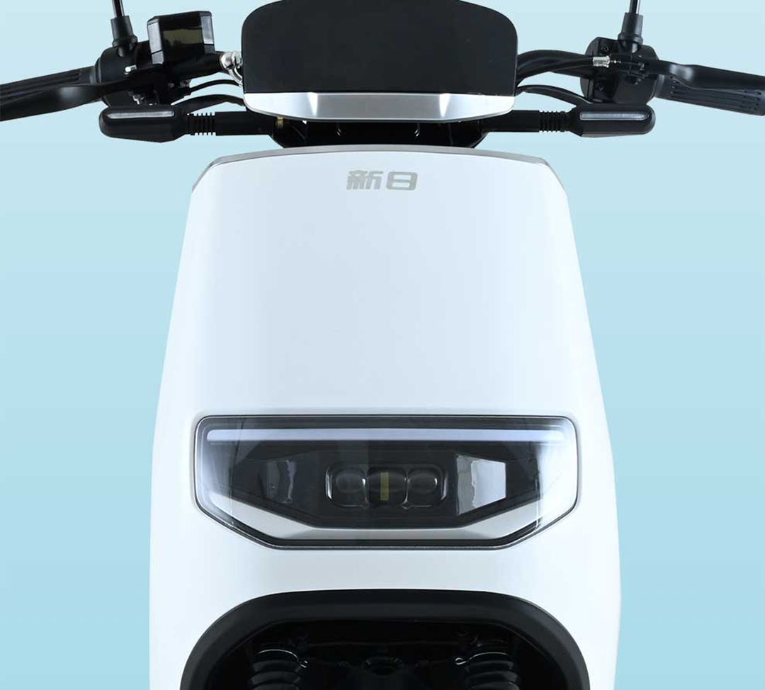 新日fl6电动车测评动力足搭载石墨烯电池续航200公里