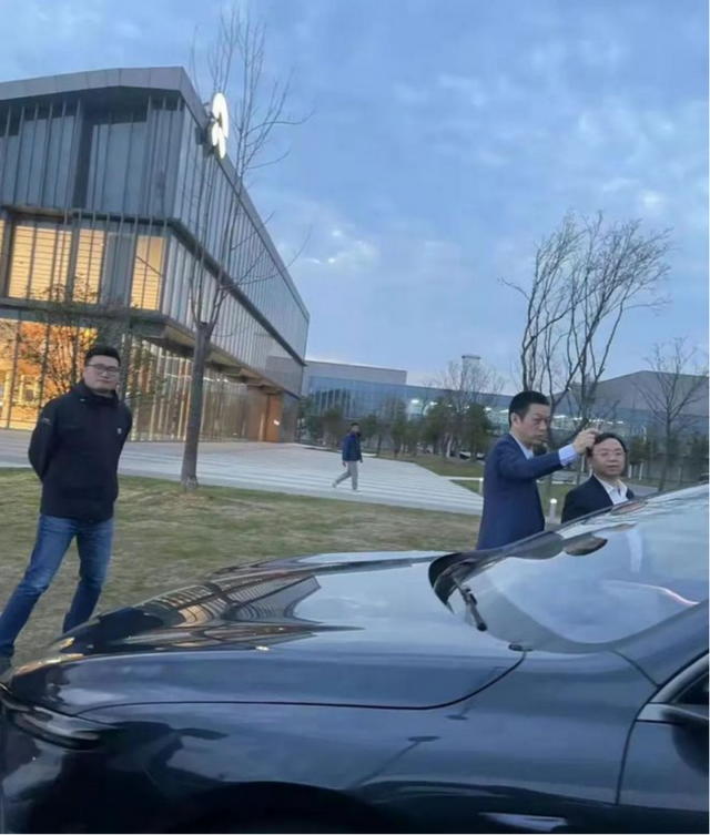 王传福与李斌"密会"-新浪汽车