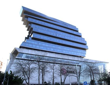 广州有一奇葩建筑远远看着像一副棺材被评为最丑的建筑