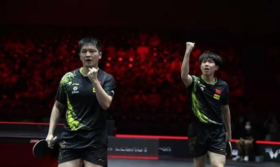 樊振东王楚钦喜夺男双冠军!大头主动要与小胖自拍,2人都很帅休闲区蓝鸢梦想 - Www.slyday.coM 樊振东王楚钦喜夺男双冠军!大头主动要与小胖自拍,2人都很帅休闲区蓝鸢梦想 - Www.slyday.coM