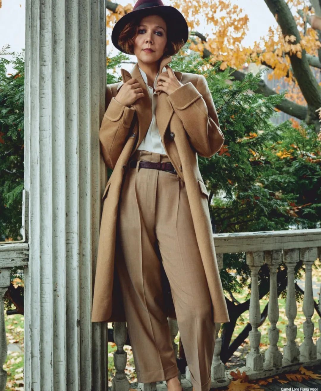 玛吉吉伦哈尔夫妇亮相w杂志携手宣传暗处的女儿