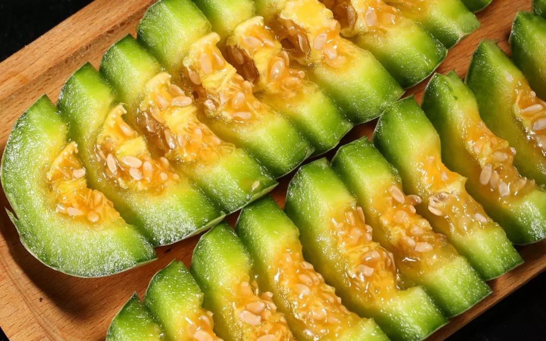 馋了很久的羊角蜜终于来了咬一口香甜流蜜连籽带瓤都能吃太过瘾了