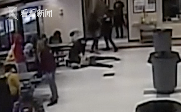 视频｜美国一学校食堂发生冲突 女学生被警察跪压在地