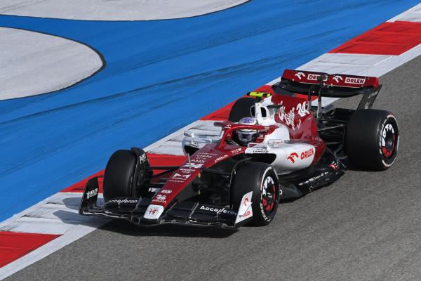 历史性亮相！中国首位F1正赛车手周冠宇排位赛首秀排名15休闲区蓝鸢梦想 - Www.slyday.coM