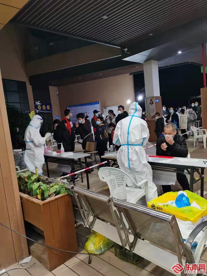 福州有序开展全市核酸检测现场直击