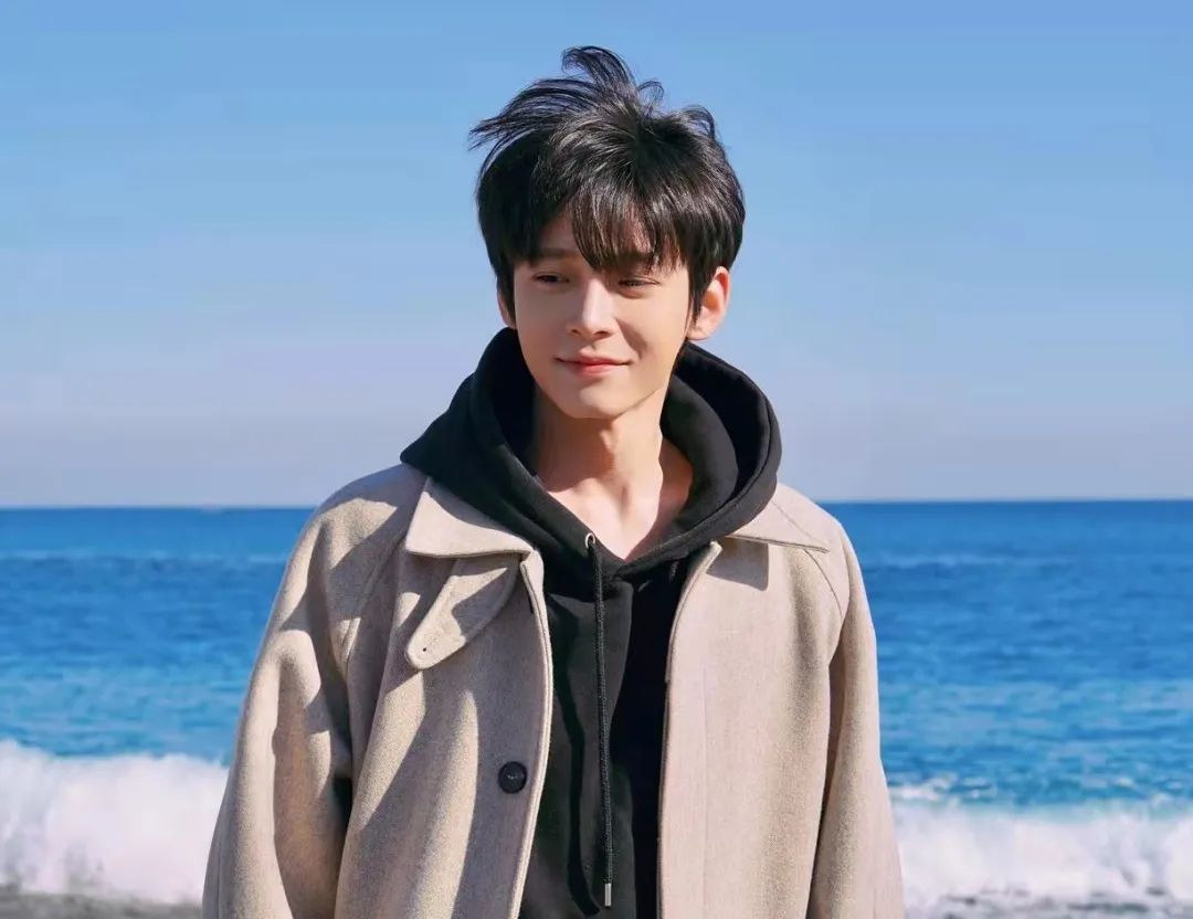 他一露脸就成全民墙头|花泽类_新浪新闻