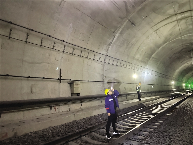 宕昌发生3.6级地震 铁路部门启动应急预案力保安全休闲区蓝鸢梦想 - Www.slyday.coM